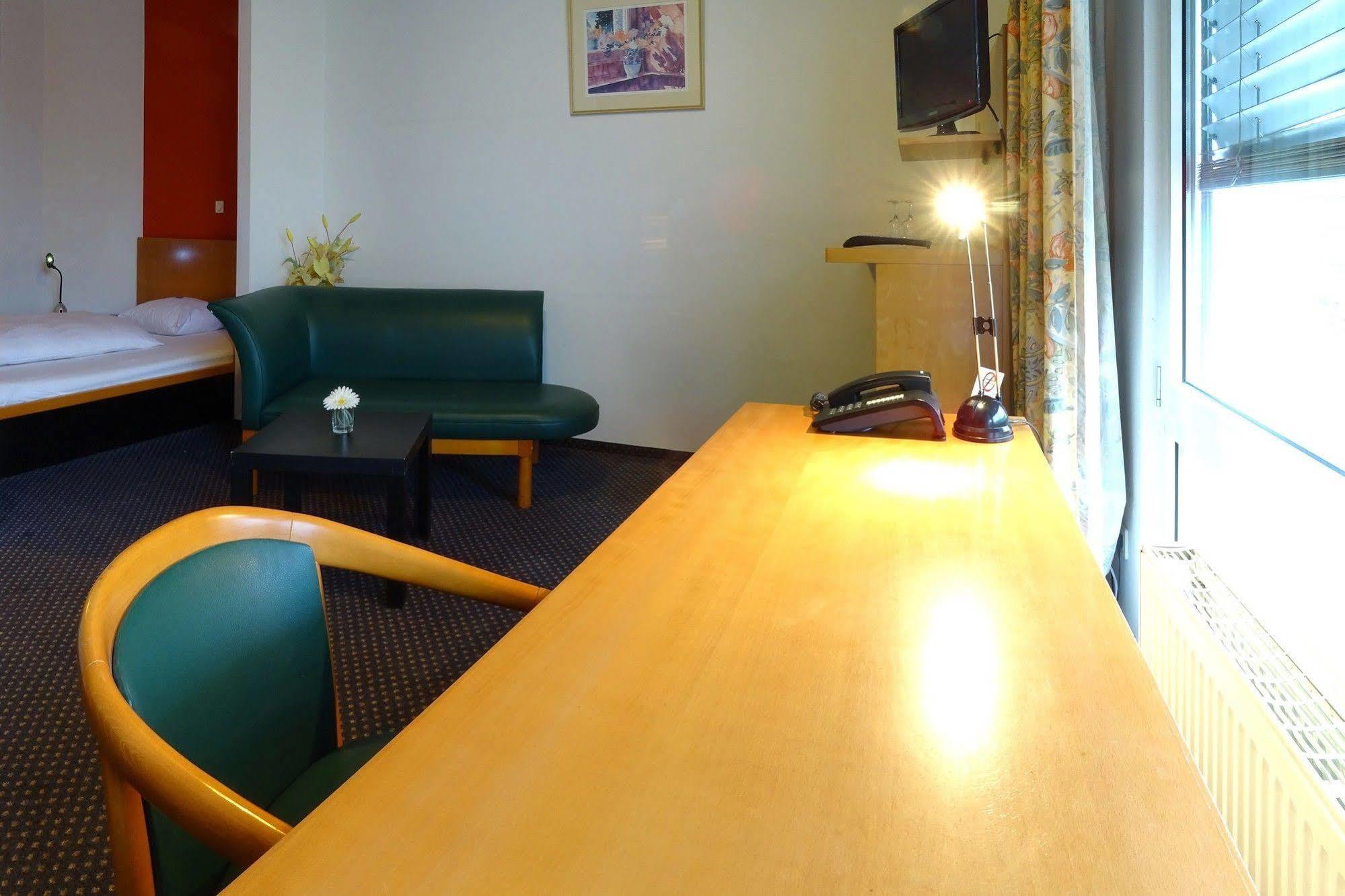Plaza Suites Rüsselsheim Extérieur photo