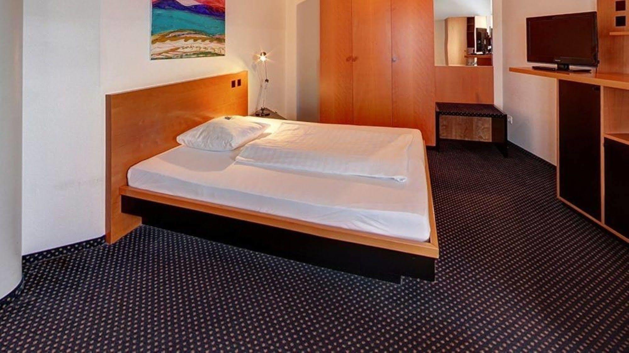 Plaza Suites Rüsselsheim Extérieur photo