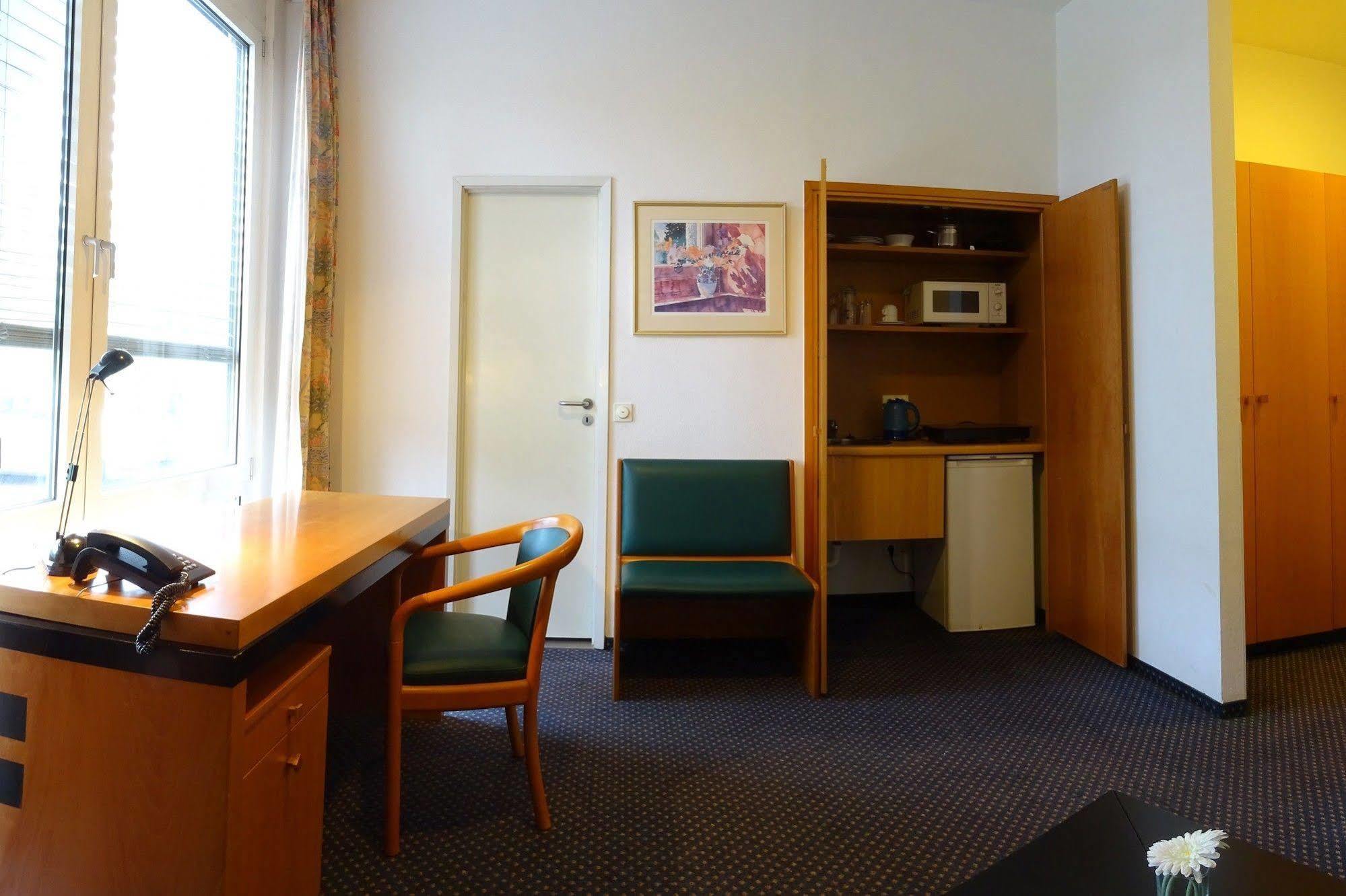Plaza Suites Rüsselsheim Extérieur photo