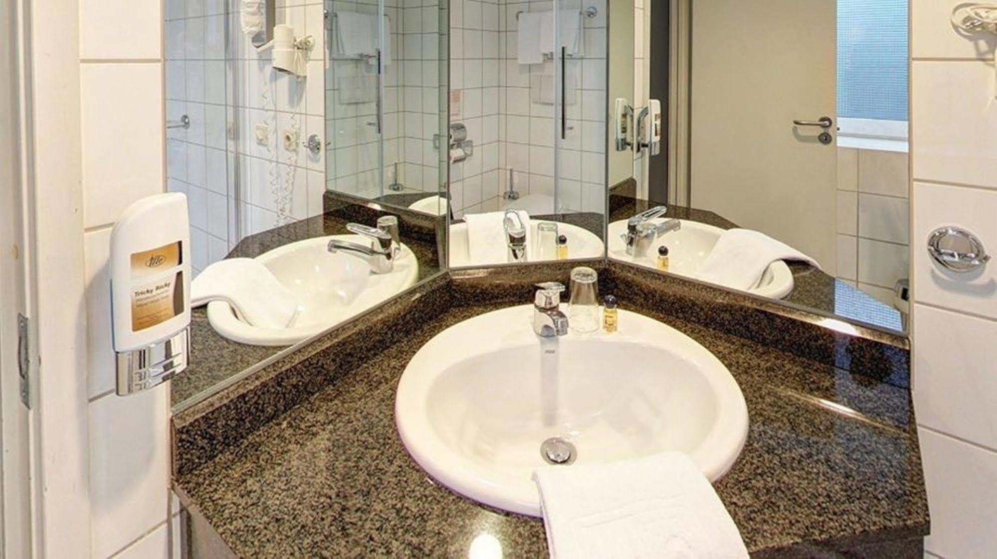 Plaza Suites Rüsselsheim Extérieur photo